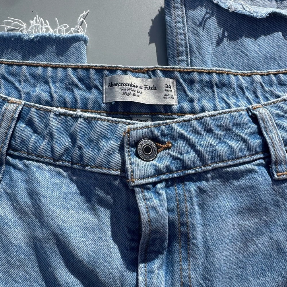 Abercrombie & Fitch, wide leg, high rise jean - Picture 6 of 6